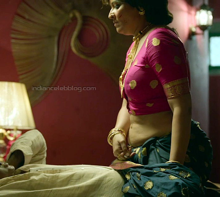 Anasuya Bharadwaj Telugu Movie 8 Pushpa Hot Saree Navel Hd Stills 