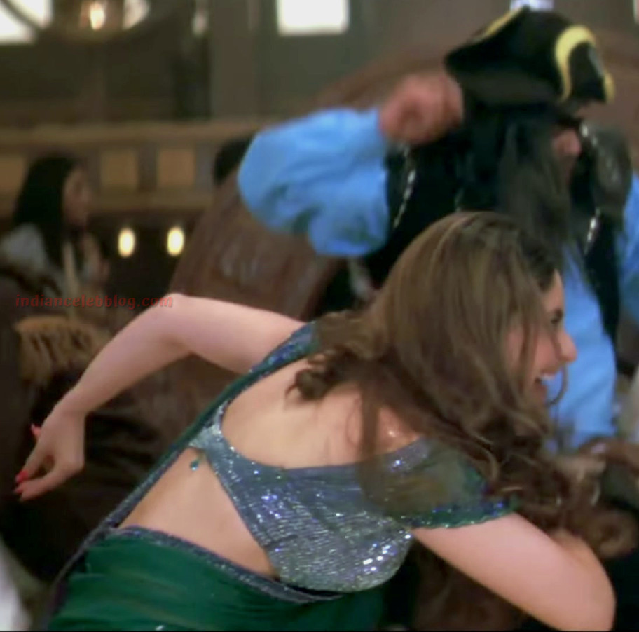 kareena kapoor aitraaz 04 saree song backless choli stills hd   indiancelebblog
